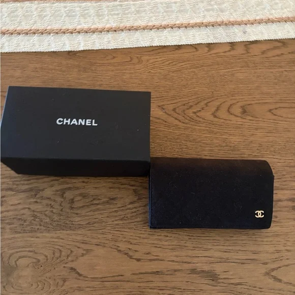 CHANEL Pilot Sunglasses with Pink Hue Lenses - Picture 3 of 6